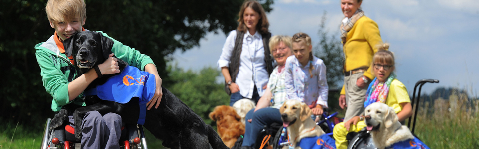 5-Helden-auf-vier-Pfoten-teaser-Grafik-74-desktop-100-960x300 (1) Tierisch engagiert Assistenzhunde VITA e.V.