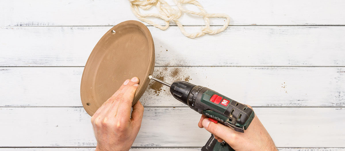 Schritt 1 Bauanleitung für eine Vogeltränke Schritt 1
