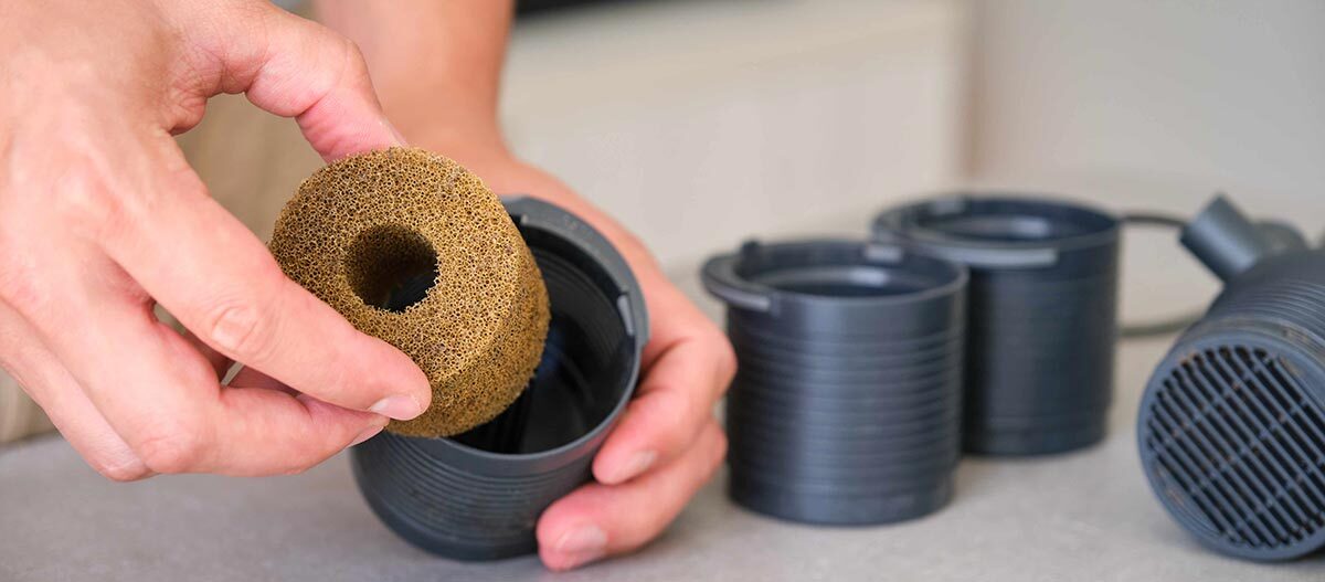 Tausch eines Filtereinsatzes für ein Aquarium Tausch eines Filtereinsatzes für ein Aquarium