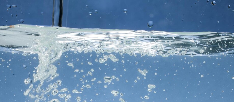 Frisches Wasser im Aquarium Frisches Wasser im Aquarium